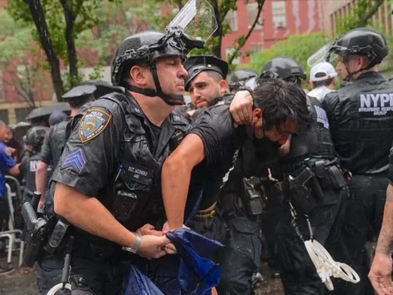 penangkapan-demonstran-oleh-polisi-New-York-AS