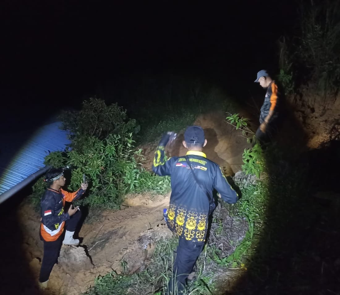 Longsor di Binusan Akibat Hujan Deras, Bangunan Peternakan Ayam Terancam